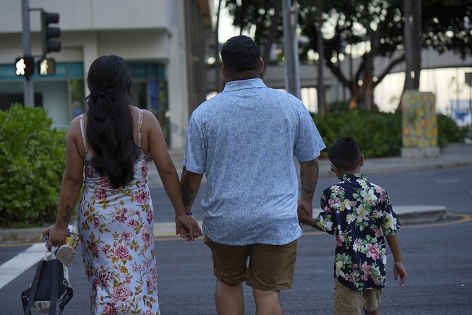 1 Hour Family/Group Photography Honolulu Beautiful and Magical - My take: should you book the 1-hour Honolulu beach photo session?
