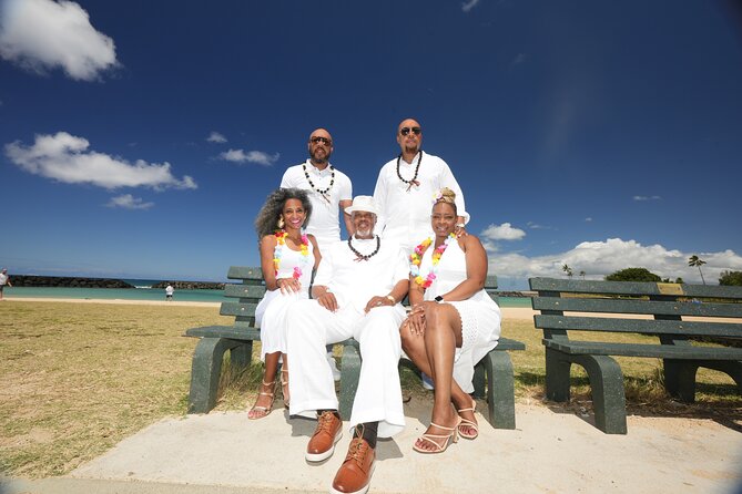1 Hour Family/Group Photography Honolulu Beautiful and Magical - Using your phone during the shoot without slowing everything down