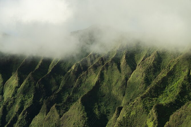 18 Minutes SHARED Helicopter Tour in Honolulu - Door-Off Flying: The Extra Thrill (Without the Extra Cost)