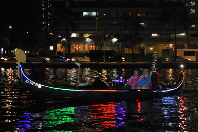 2-Hour Small-Group Gondola Excursion in Waikiki - Magic Island and Diamond Head: why that first harbor glide hits