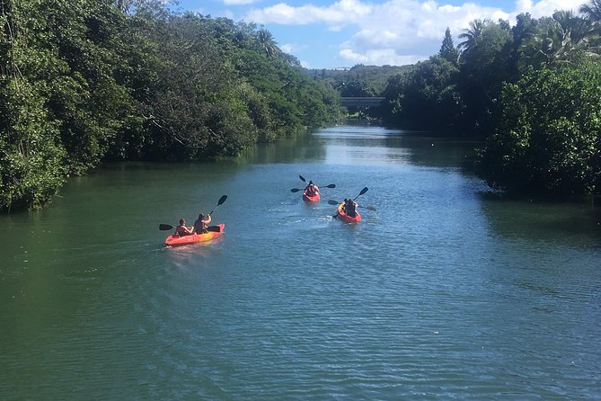 2-hour tandem kayak rental - Entering the Hale’iwa setup: calm water starts at the beach