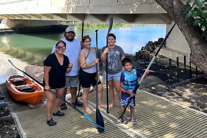2 hour tandem kayak rental at our private launch area in Hale'iwa - Entering Oahu’s Anahulu River from a private launch ramp