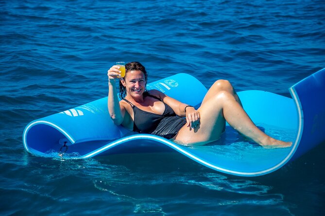 2hr Luxury Private Sailing Catamaran in Waikiki for 1-6 People - Wildlife spotting and Friday night fireworks: the fun surprises
