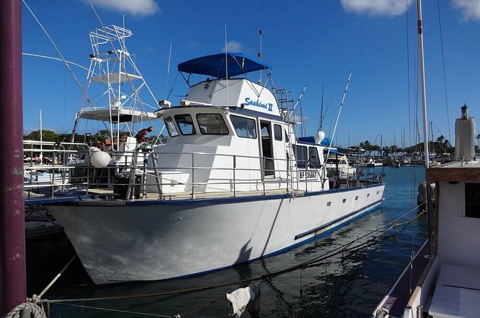 3-Hour Honolulu Bottom Fishing Adventure - Captain and Crew: Help You Can Feel During the Reel