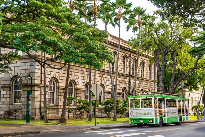 7 Day Pass LeaLea Trolley and Waikiki Trolley Pink Line - East Side and Scenic Stops: Diamond Head, Hanauma Bay Photo Breaks, and Koko Head Park