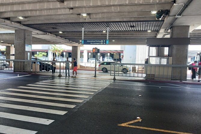 Airport Shuttle - HNL Airport to Waikiki - Finding the Pickup Point: How to Prevent That Awkward Airport Walk