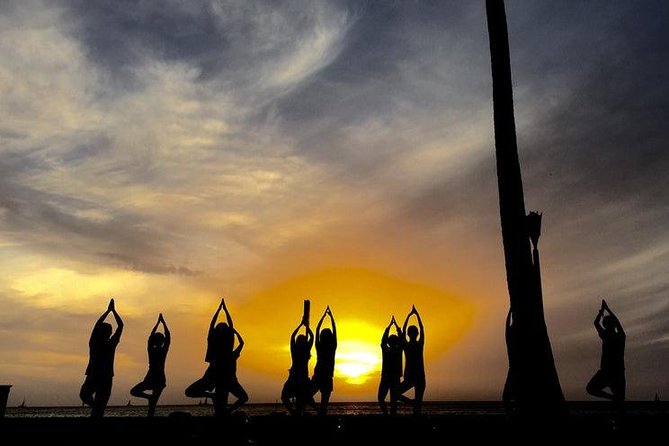 Beach Yoga on Waikiki with Diamondhead Backdrop - Morning flow vs sunset yoga: what changes in your body and your mood