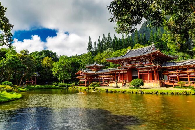 Best Oahu Self-Guided Driving Audio Tour: Beaches, History & More - Ho‘omaluhia Botanical Garden and Byodo-in Temple: culture beyond the beach