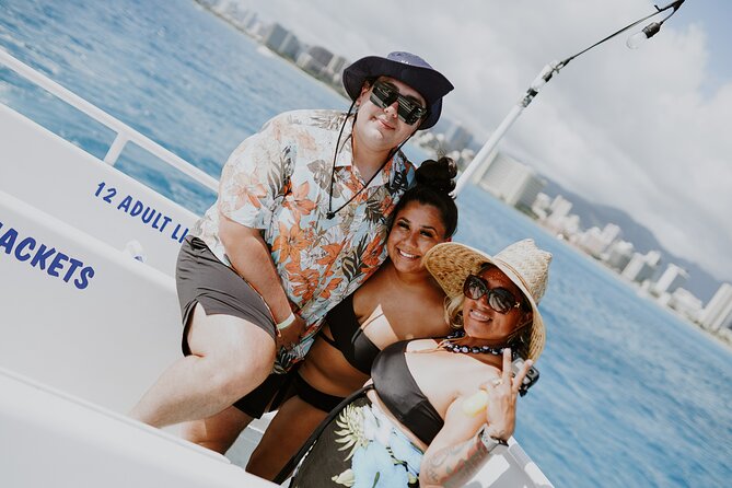 Bikini Bottom Public Party Dance Cruise + LIVE DJ - Boat setup and shade: the “pontoon vs. expectations” reality check