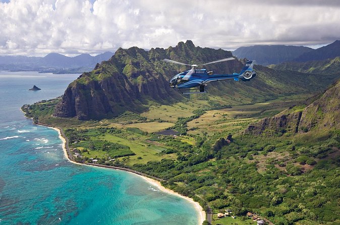 Blue Skies of Oahu Helicopter Tour - Making the most of the side you’re seated on