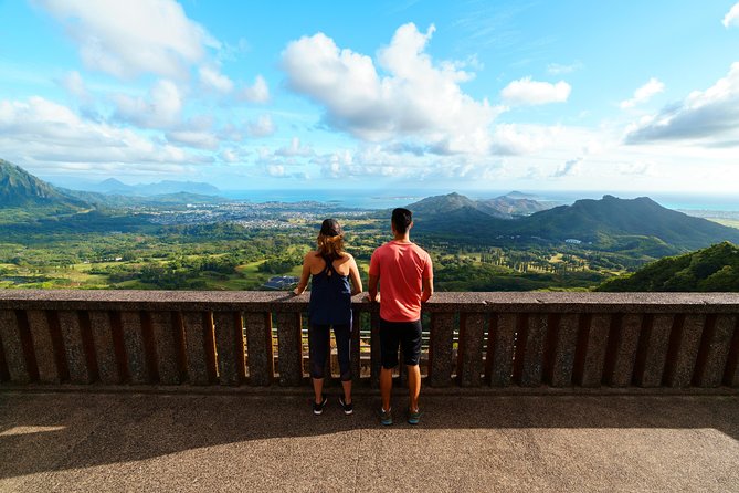 Circle Island (Holoholo Mokupuni) from Ko'olina - Haleiwa Town Center: plantation-town charm and a real meal break