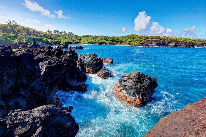 Day Trip from Oahu to Maui: Road to Hana Adventure - Hana Highway driving: comfort, narration, and motion-sickness planning