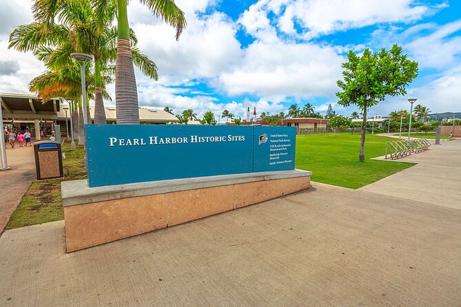 Deluxe Arizona Memorial and Pearl Harbor Aviation Museum Tour - Pearl Harbor Aviation Museum: Audio set + Ford Island’s real building shapes