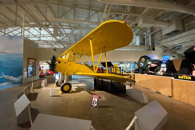 Deluxe Arizona Memorial and Pearl Harbor Aviation Museum Tour - The Honolulu Drive-Through: Kamehameha, Iolani Palace area, and Bauhaus symbolism
