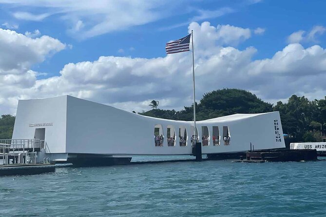 Deluxe Arizona Memorial and Pearl Harbor Aviation Museum Tour - Punchbowl Cemetery and Kawaiahao Church: Short stops with heavy meaning
