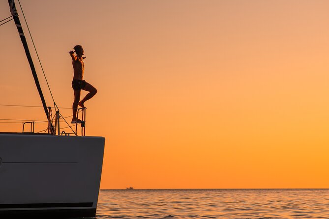 Diamond Head Sunset Sail - Group Size and Atmosphere: Great for Couples, Families, and Friends
