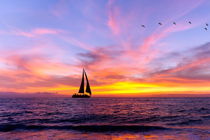 Diamond Head Sunset Sail - Sunset Timing: When the Sky Really Starts to Put on a Show