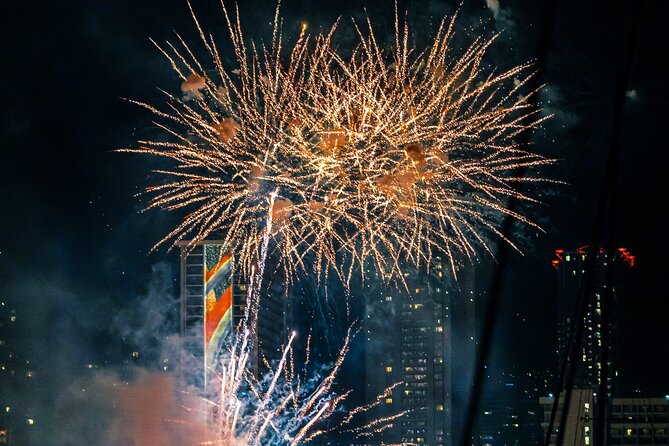 Friday Night Firework Cruise in Waikiki - Cruising past Diamond Head at night