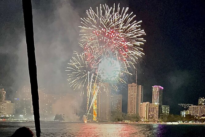 Friday Night Firework Cruise in Waikiki - Fireworks from the deck: what to expect