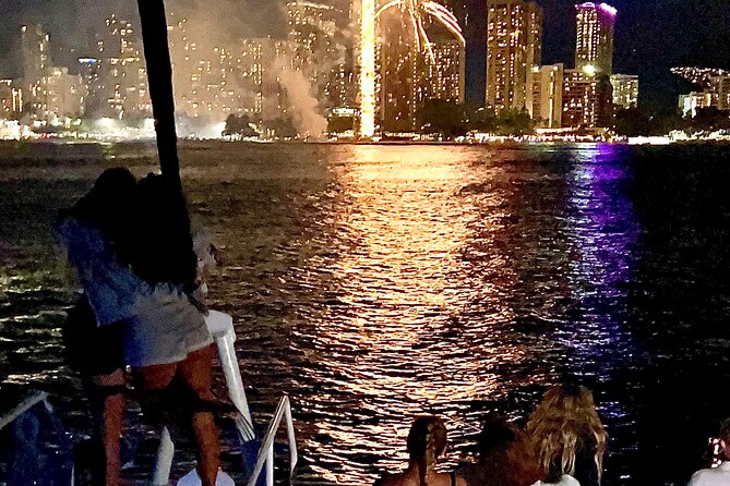 Friday Night Firework Cruise in Waikiki - Drinks and the party mood: bar pricing and social comfort
