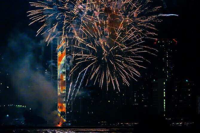 Friday Night Firework Cruise in Waikiki - Comfort and “what to pack” for a night on the water
