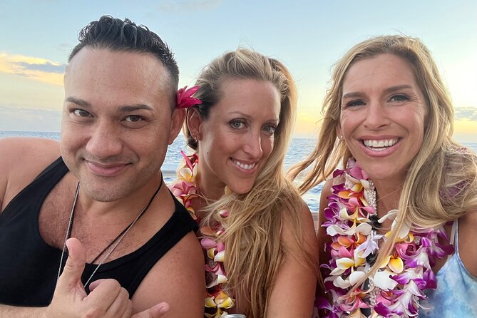 Friday Night Waikiki Fireworks Cruise - Stop 3: Hilton Hawaiian Village fireworks from sea for 15 minutes