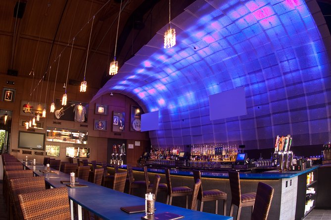 Hard Rock Cafe Honolulu - Hard Rock Cafe Honolulu: a 2-hour music-and-burgers reset