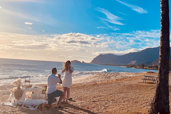 Hawaii Beach Picnic Date - The Built-In Romance: Flowers, a Custom Sign, and a Speaker
