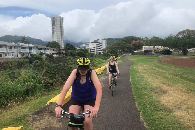 Hawaiian Food Tour by Bike in Oahu - Meeting up at 2451 Kalākaua Ave, 1:00 pm, and getting rolling