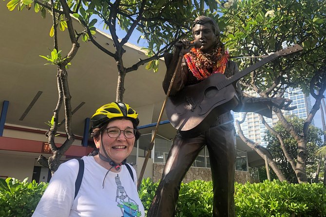 Historical Honolulu Bike Tour - Meeting at Kuhio Beach and rolling past Waikiki the easy way