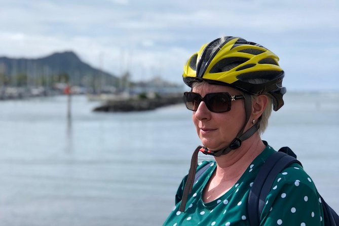 Historical Honolulu Bike Tour - King Kamehameha Statue and the meaning of gold paint