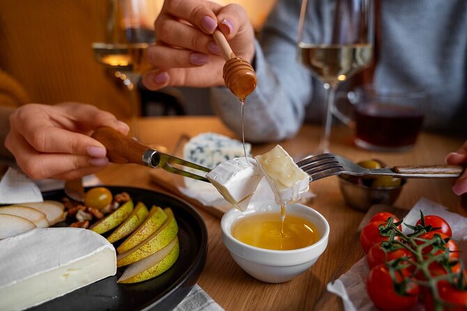 Honey Flight & Bites: The Best Honey Tasting in Hawaii - Up to six Hawaiian honeys plus infused pairings