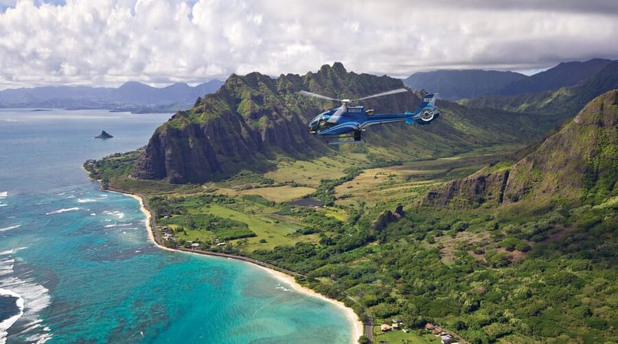 Honolulu: Blue Skies of Oahu Helicopter Tour - Kaneohe Bay and the coral formations you can’t really chart from land