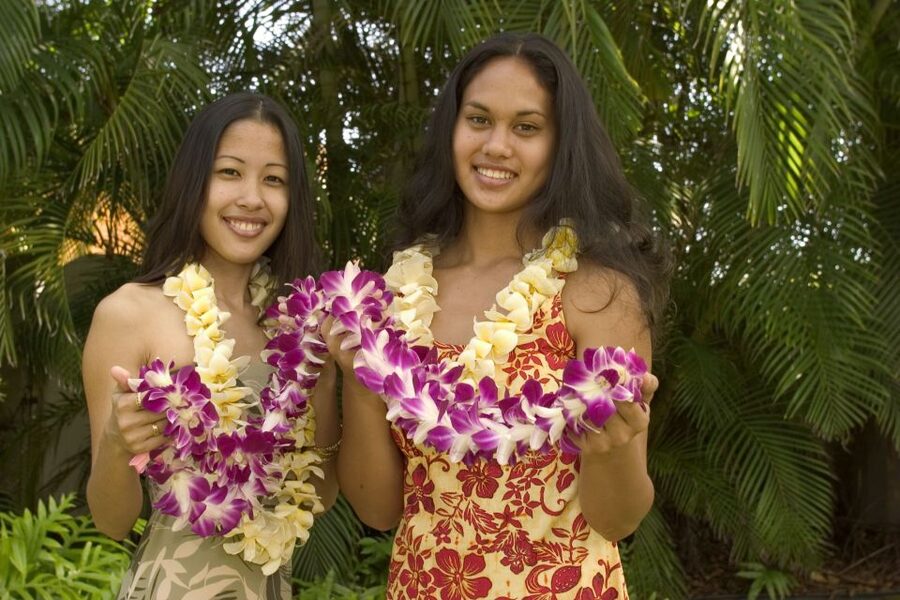 Honolulu Honeymoon Airport Lei Greeting - Timing Matters: What a 20-Minute Greeting Feels Like