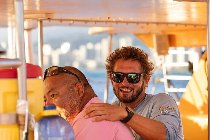 Honolulu Sunset Sail from Kewalo Harbor Including Drinks - Seating, safety, and a few real-life tips