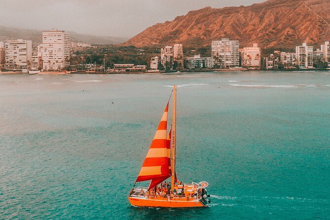 Honolulu Sunset Sail from Kewalo Harbor Including Drinks - Who this sunset sail suits best