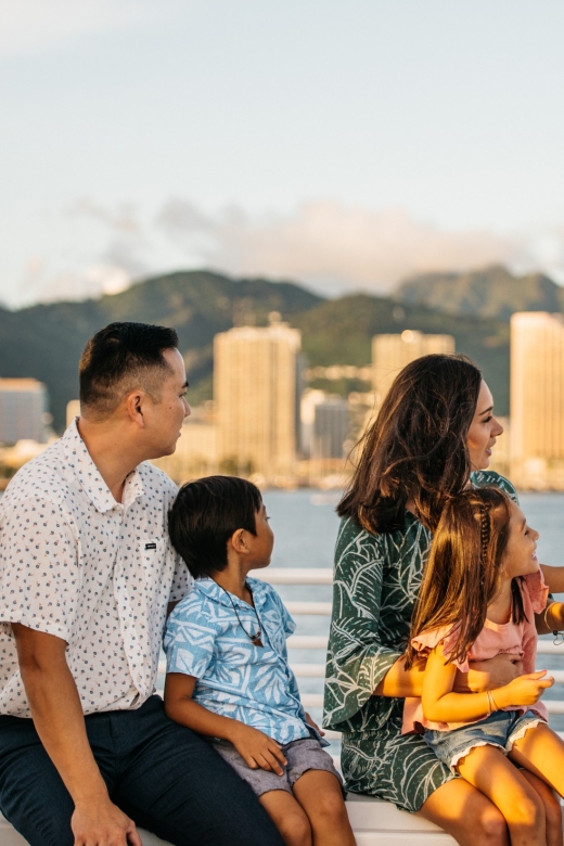 Honolulu: Waikiki Sunset and Cocktail Cruise - The Photo Moment: How the Photographer Adds Value