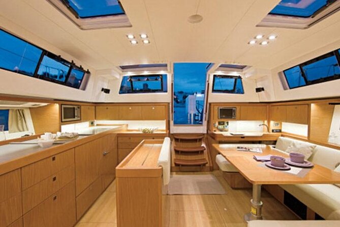 Luxury Diamond Head Sunset Sail - The 5:00 pm plan and the Pier A meeting point