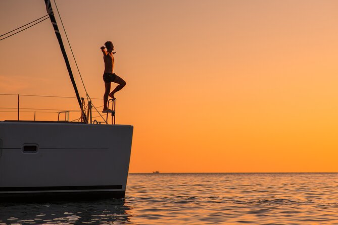 Luxury Diamond Head Sunset Sail - Waikiki to Diamond Head: how you get the best light