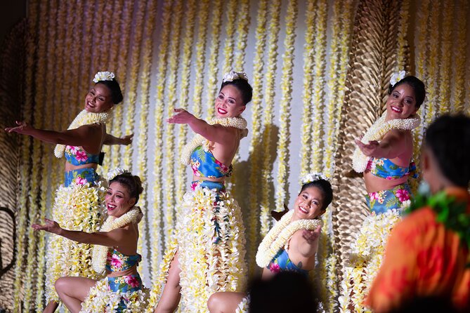 Nā Lei Aloha, A Waikīkī Lū'au - Pre-show entertainment: lei-making, hula moments, and music while you settle in