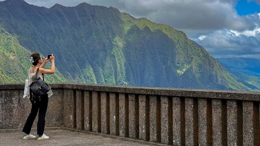 Oahu: All Inclusive Hawaiian Food & Scenic Sights Tour - Nuuanu Pali Lookout: Panoramic Views With a Quick Photo Window