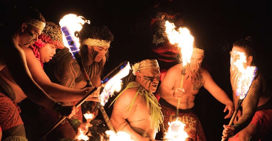 Oahu: Chief's Luau Dinner Show - Fire knife dancing: the moment everyone remembers