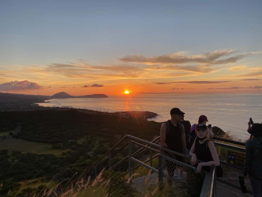 Oahu: Diamond Head Hike with Roundtrip Transportation - The communication reality: self-guided, and language may vary
