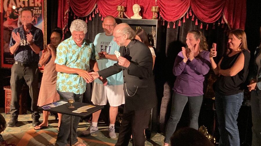 Oahu: Hilton Waikiki Beach Hotel Magical Mystery Show - What happens before the magic: the Museum of Curiosities