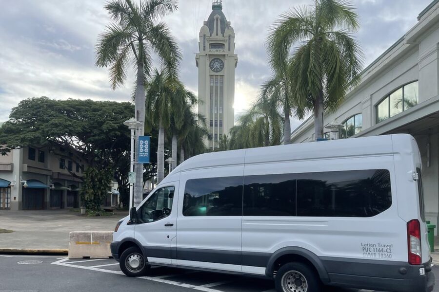 Oahu: Honolulu Airport Private Transfer - Inside the van: comfort, luggage handling, and what 45 minutes feels like