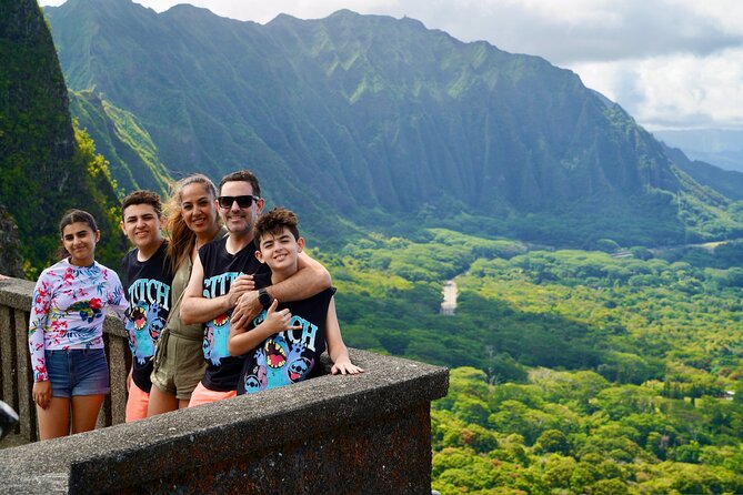 Oahu in a Day: Waterfall - Food Trucks - Lookouts - Small Crowds - The flow: an early pickup and a van that does the hard work