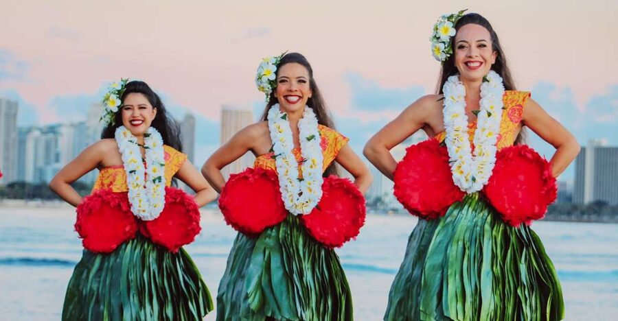 Oahu: Ka Moana Luau Dinner and Show at Aloha Tower - Pre-show hands-on culture: lei making, hula, drums, and coconut demos