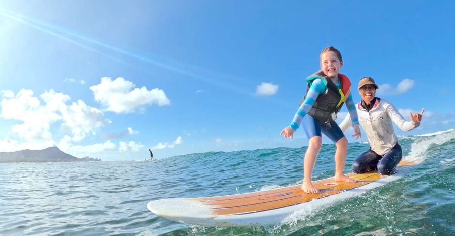 Oahu: Kids Surfing Lesson in Waikiki Beach (up to 12) - Tandem coaching for nervous beginners: what you can expect your child to feel