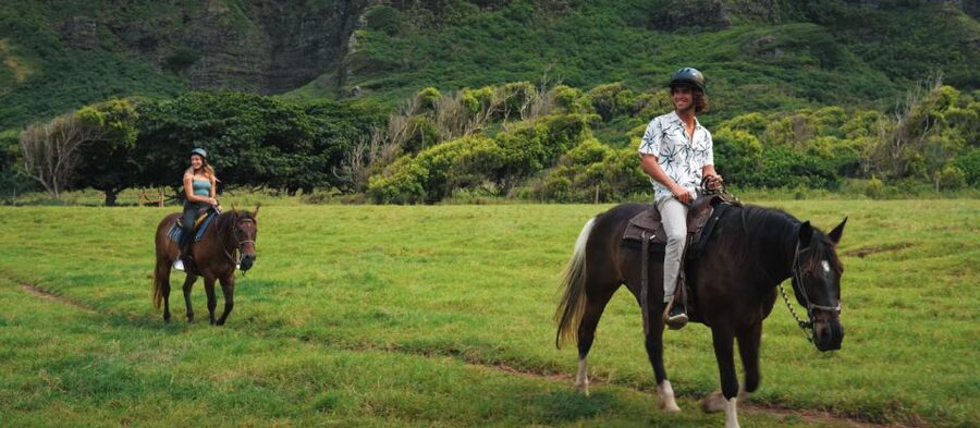 Oahu: Kualoa Hills and Valleys Horseback Riding Tour - The Horses and the Riding Style: Comfortable Control Over Speed
