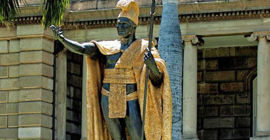 Oahu: Pearl Harbor and Honolulu City Tour - King Kamehameha Statue Photo Stop: Great Photos, Limited Time